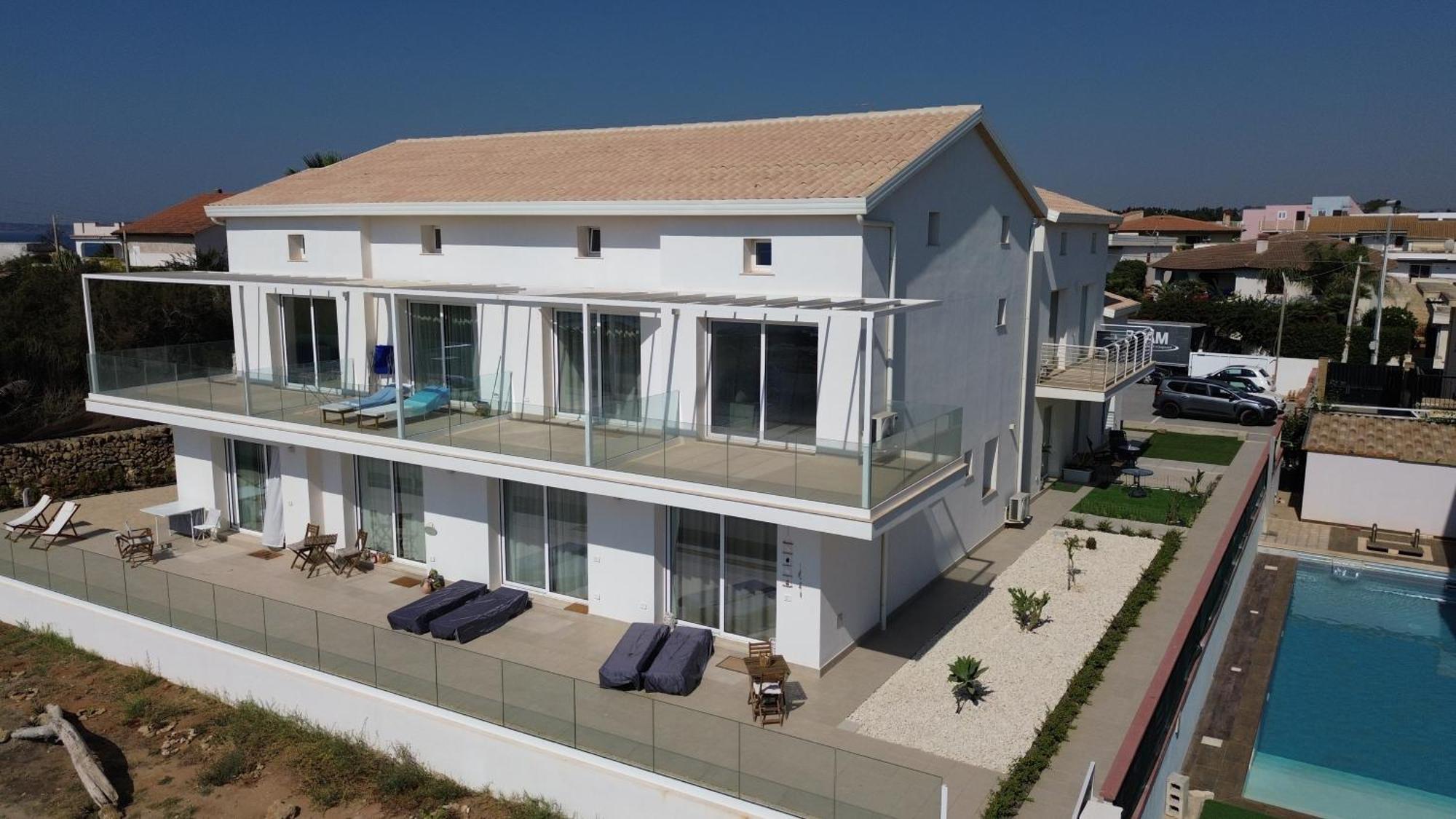Astro Apartments With Direct Access On The Sea Of Noto Heritage Of Unesco Exterior photo