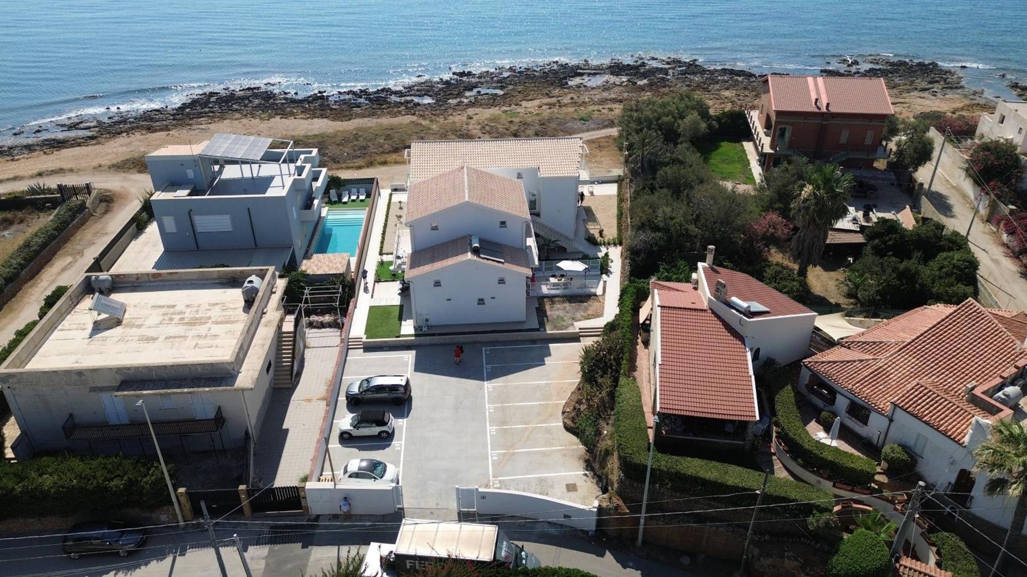 Astro Apartments With Direct Access On The Sea Of Noto Heritage Of Unesco Exterior photo