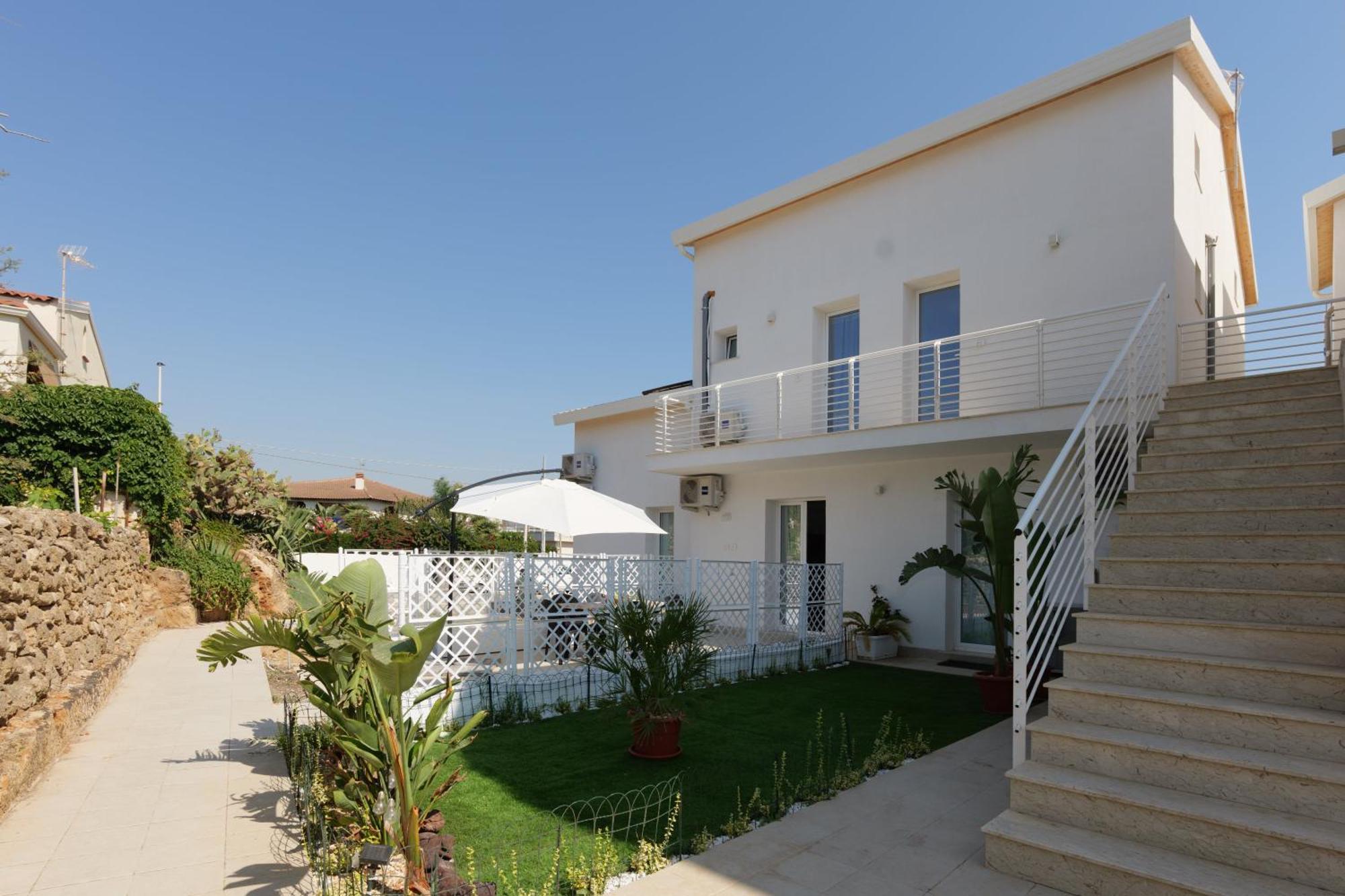 Astro Apartments With Direct Access On The Sea Of Noto Heritage Of Unesco Exterior photo