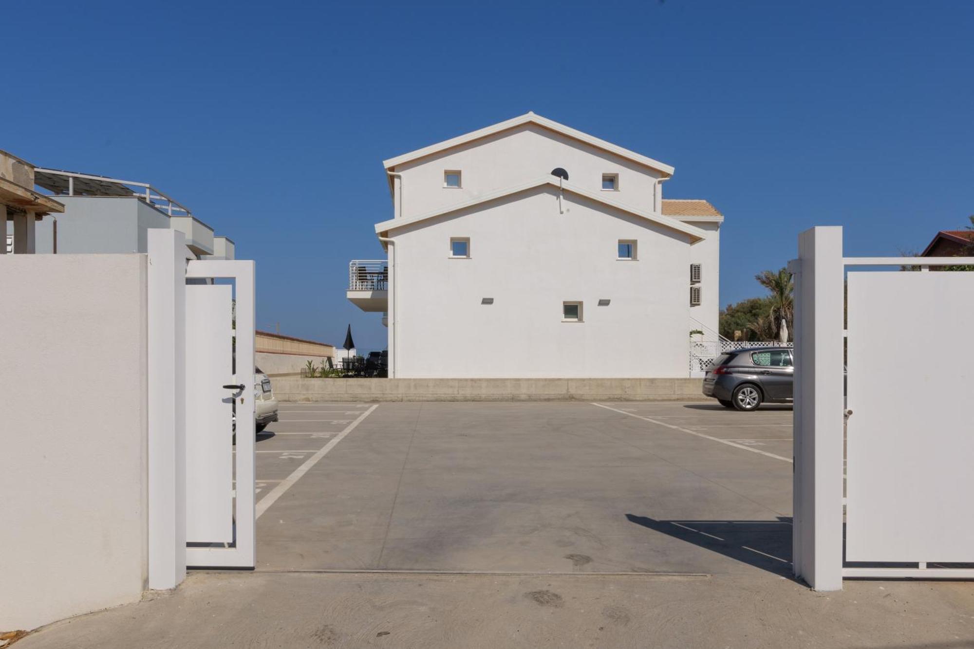 Astro Apartments With Direct Access On The Sea Of Noto Heritage Of Unesco Exterior photo