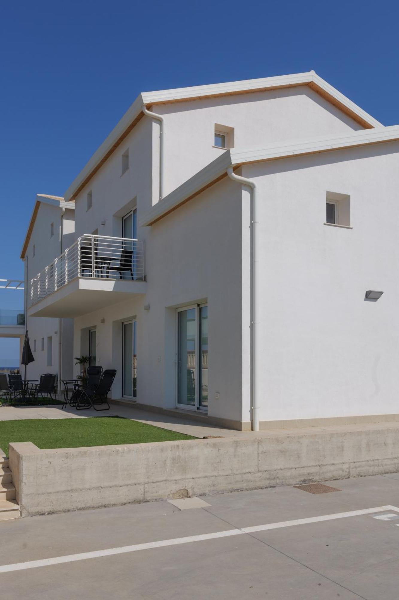 Astro Apartments With Direct Access On The Sea Of Noto Heritage Of Unesco Exterior photo