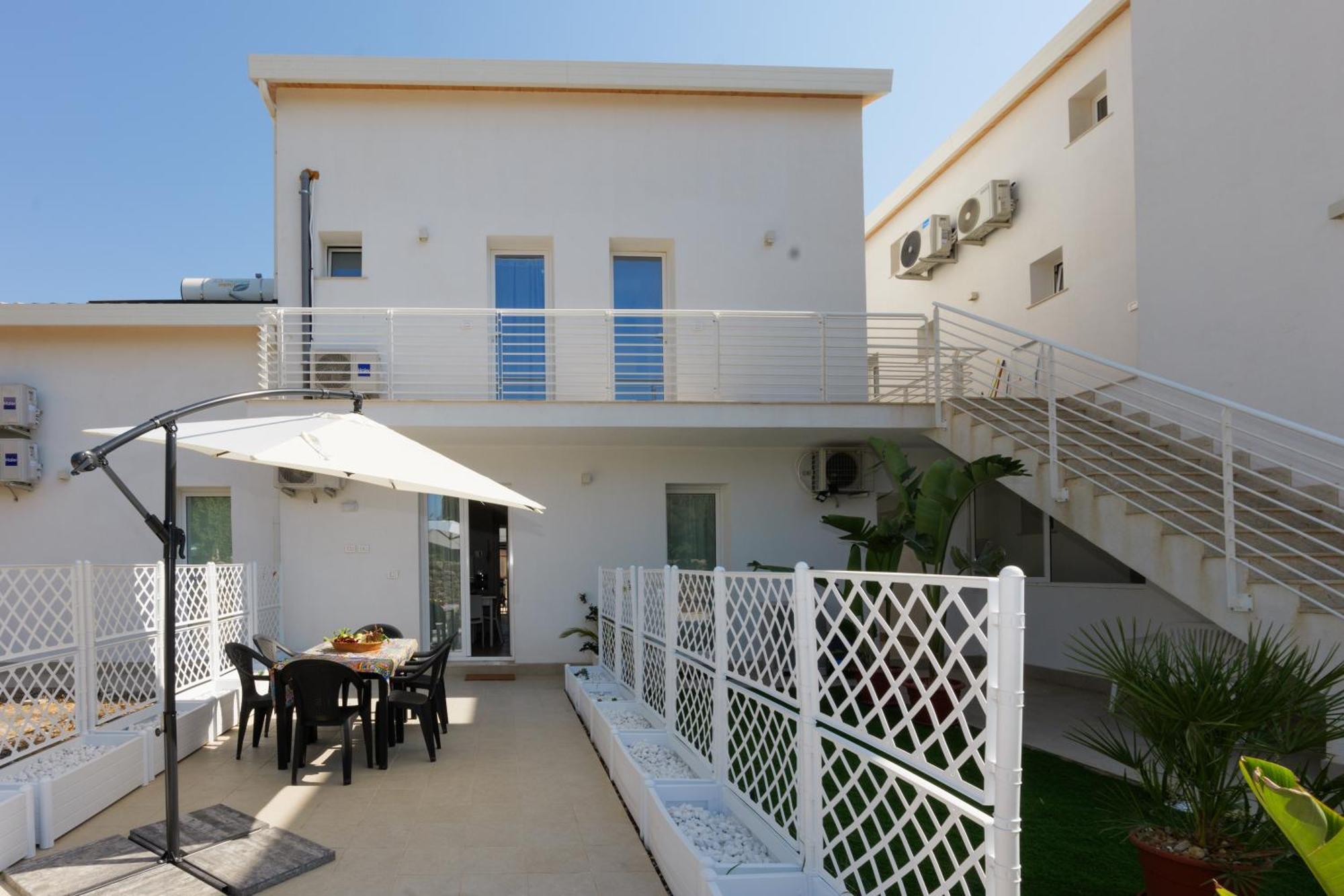 Astro Apartments With Direct Access On The Sea Of Noto Heritage Of Unesco Exterior photo
